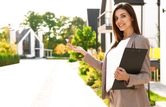 How To Become A Luxury Real Estate Agent?